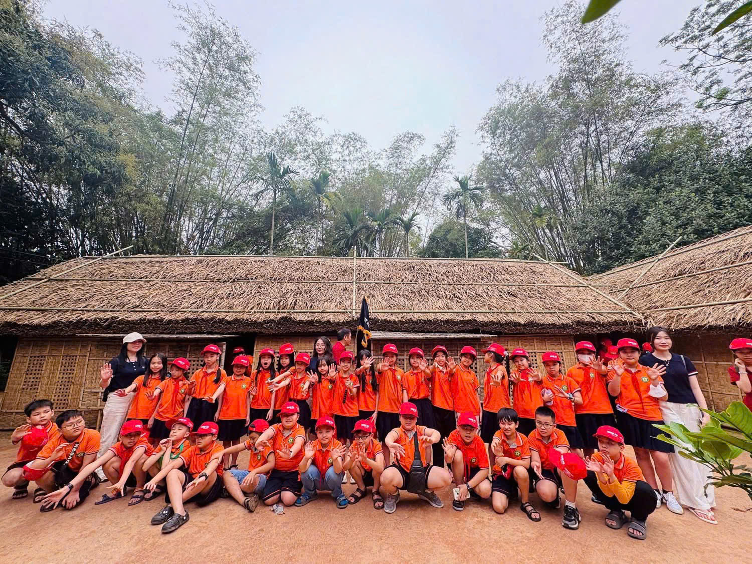 HOẠT ĐỘNG TRẢI NGHIỆM KHỐI 4,5