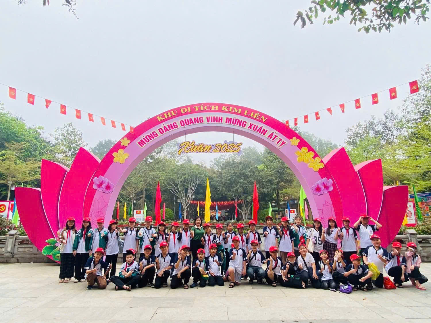HOẠT ĐỘNG TRẢI NGHIỆM KHỐI 4,5