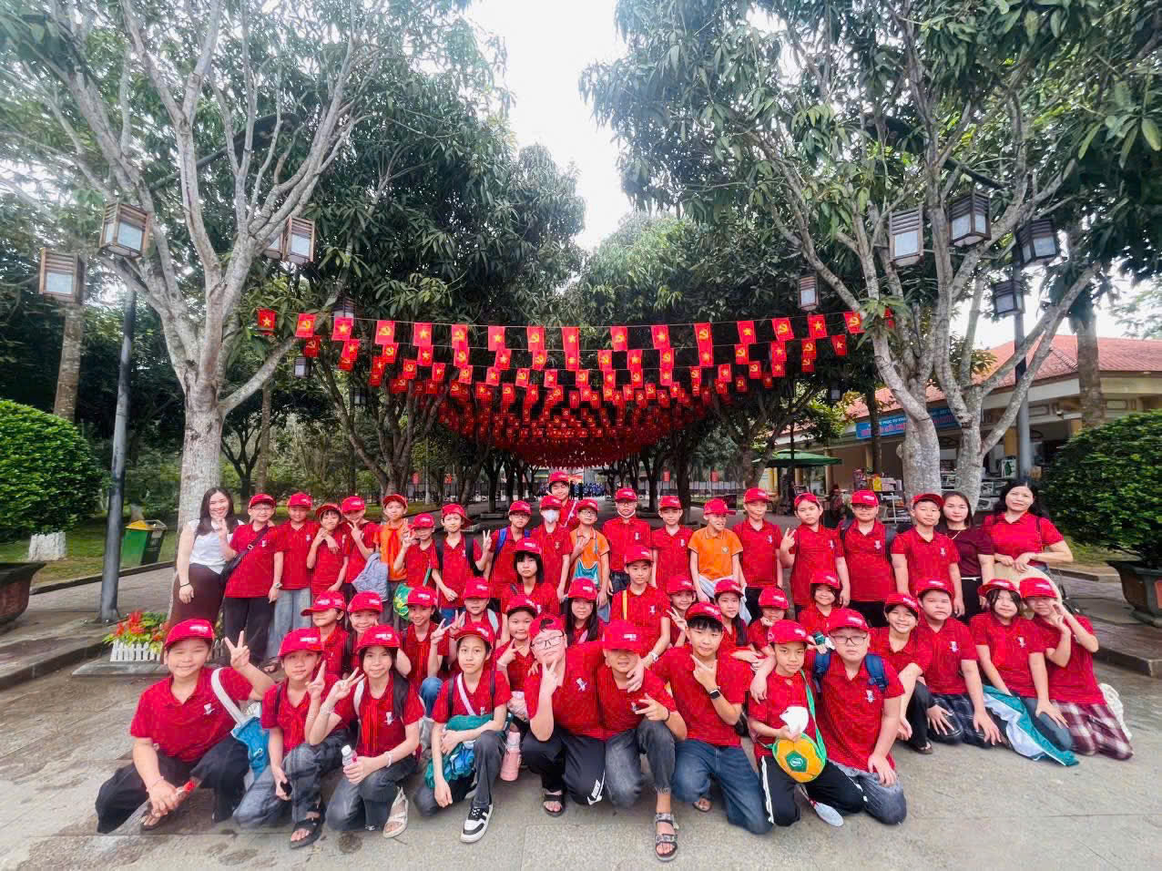 HOẠT ĐỘNG TRẢI NGHIỆM KHỐI 4,5