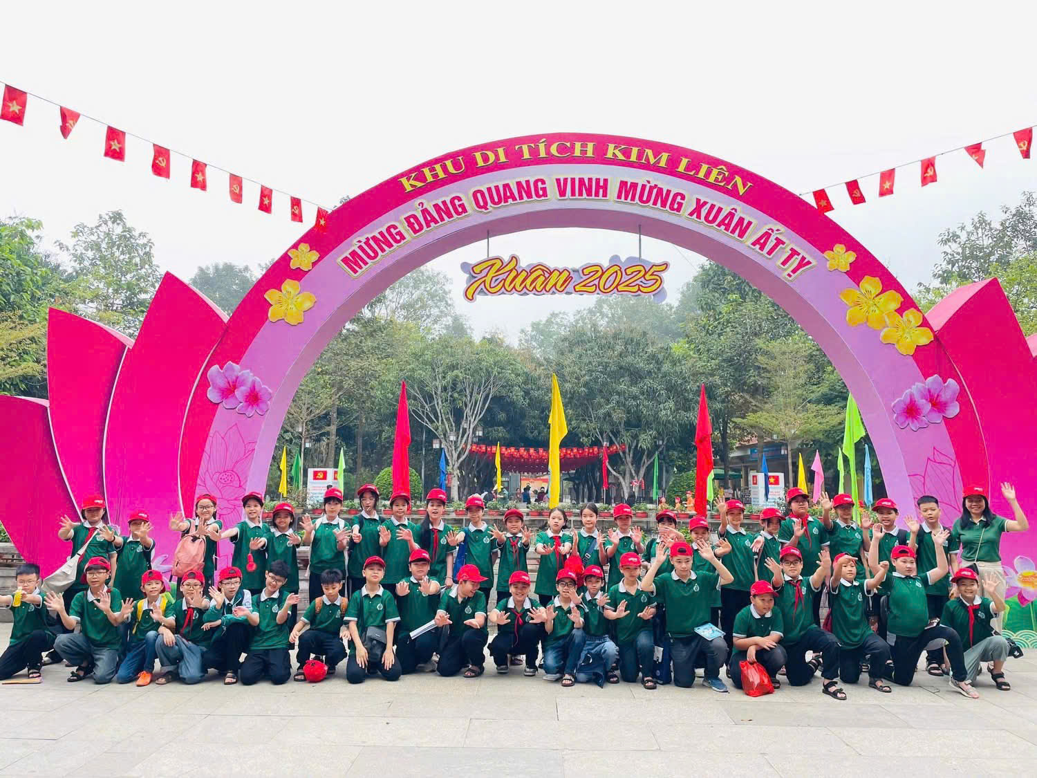 HOẠT ĐỘNG TRẢI NGHIỆM KHỐI 4,5