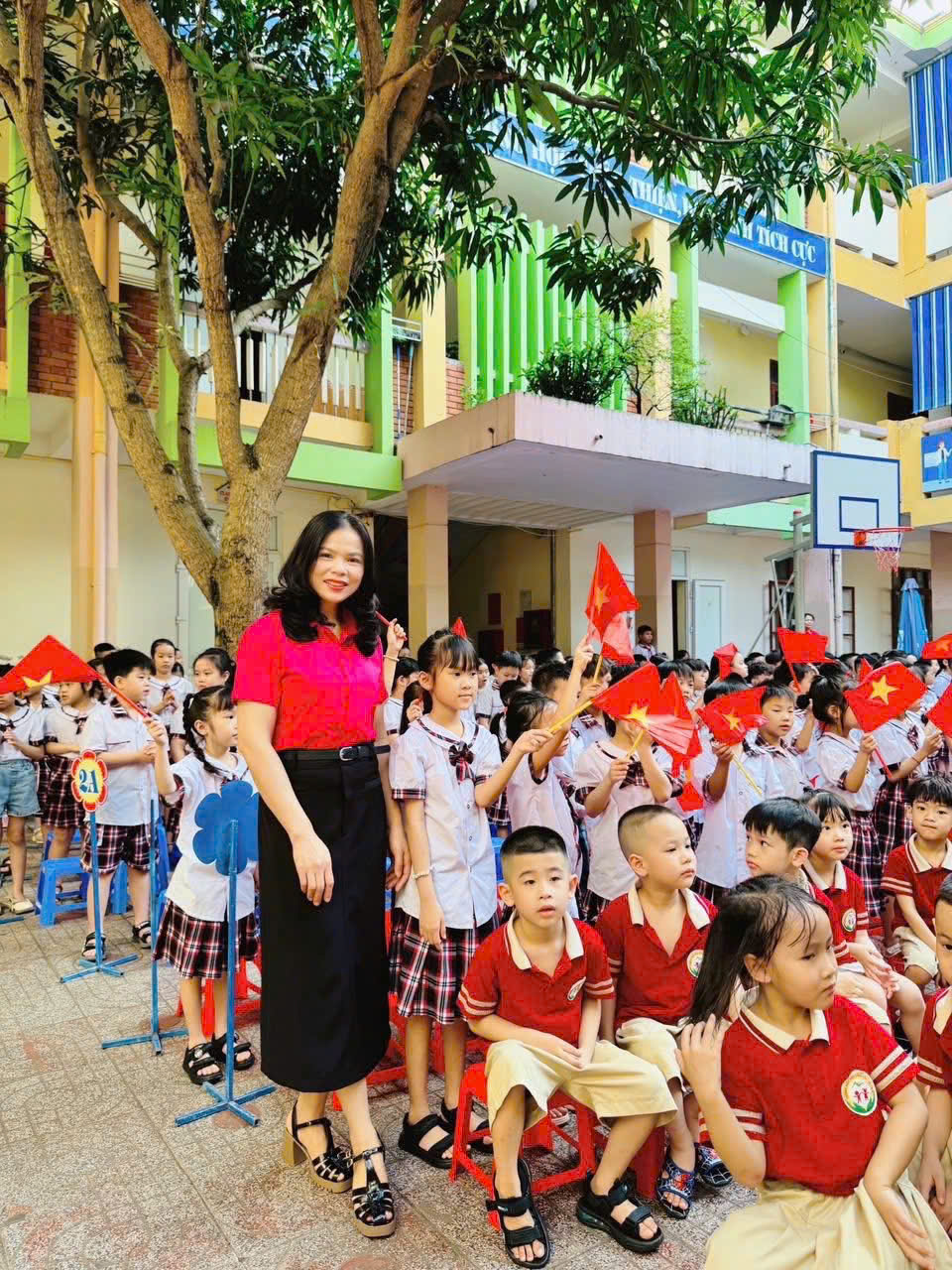 HOẠT ĐỘNG TRẢI NGHIỆM:
