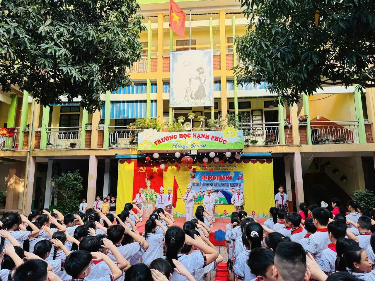 HOẠT ĐỘNG TRẢI NGHIỆM: