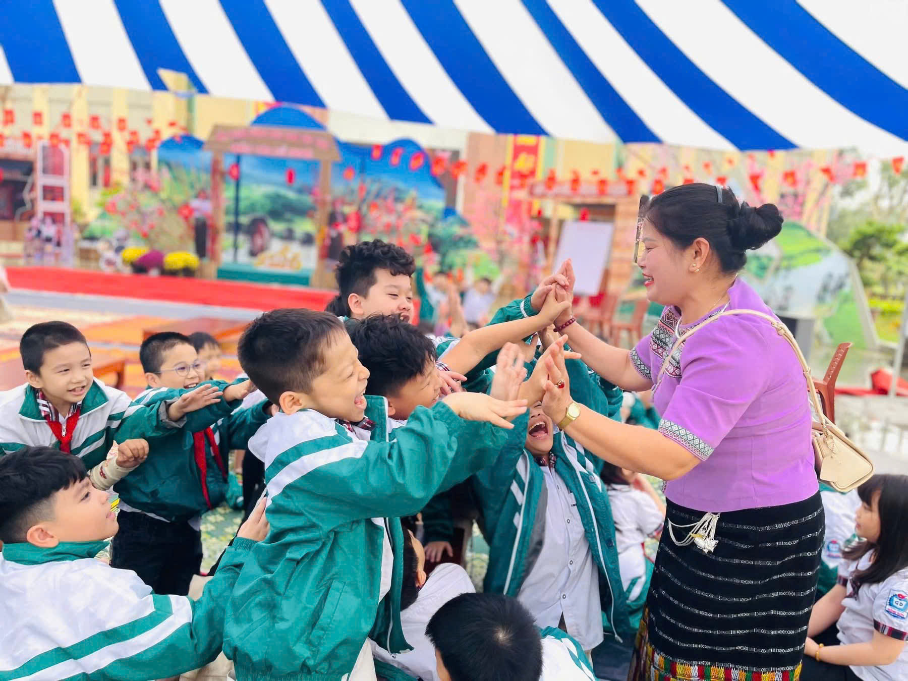 TRẢI NGHIỆM “HƯƠNG SẮC VÙNG CAO” – HÀNH TRÌNH KHÁM PHÁ VĂN HÓA THÚ VỊ!