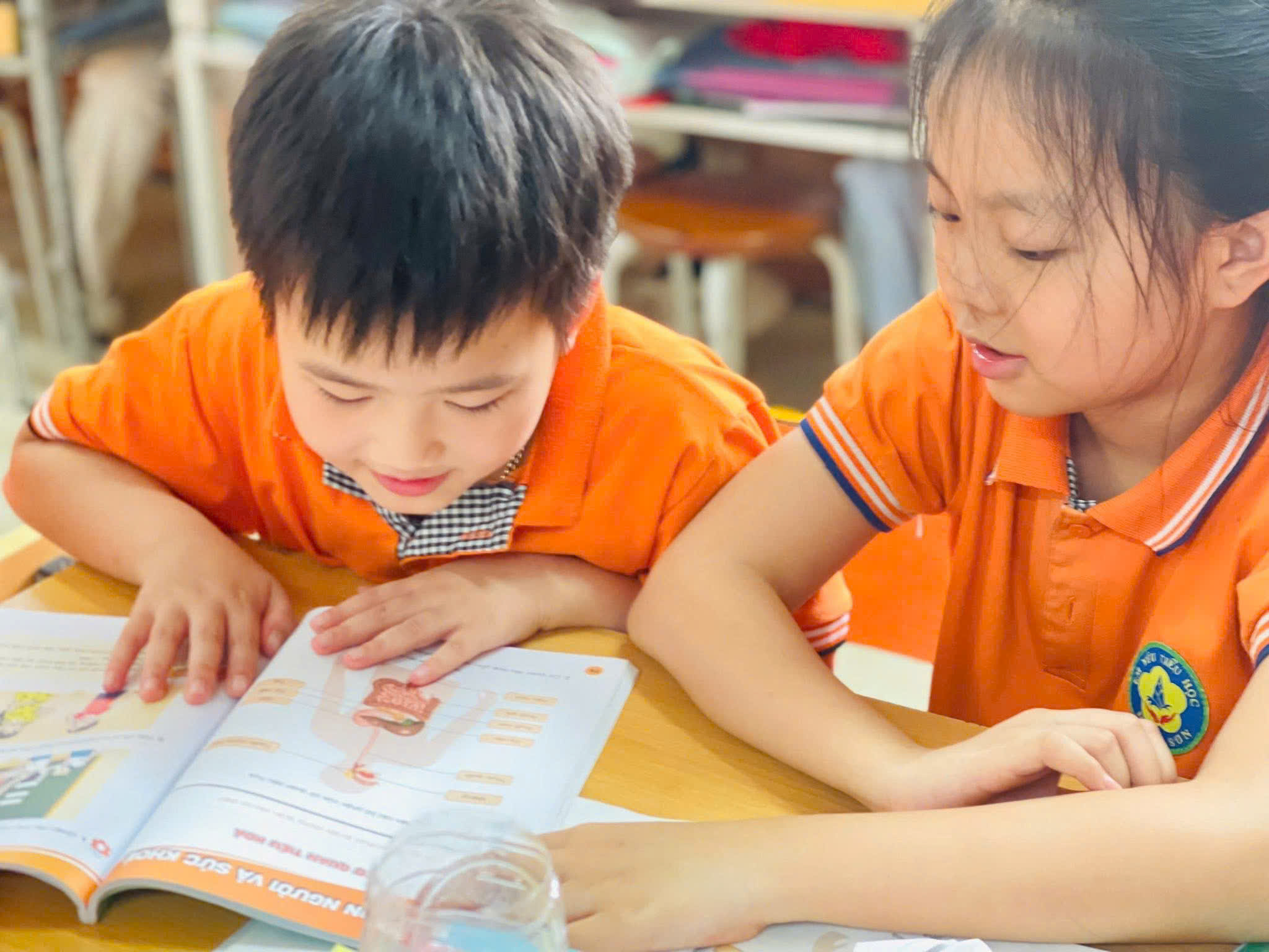LAN TỎA TINH THẦN ĐỔI MỚI QUA SINH HOẠT CHUYÊN ĐỀ CẤP TRƯỜNG