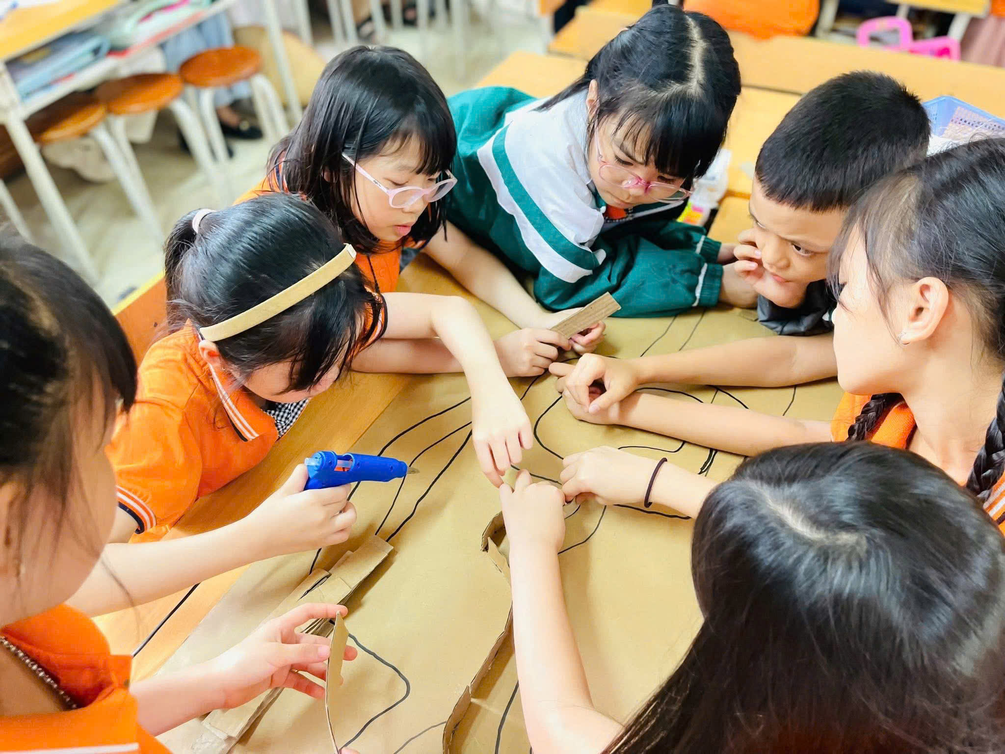 LAN TỎA TINH THẦN ĐỔI MỚI QUA SINH HOẠT CHUYÊN ĐỀ CẤP TRƯỜNG